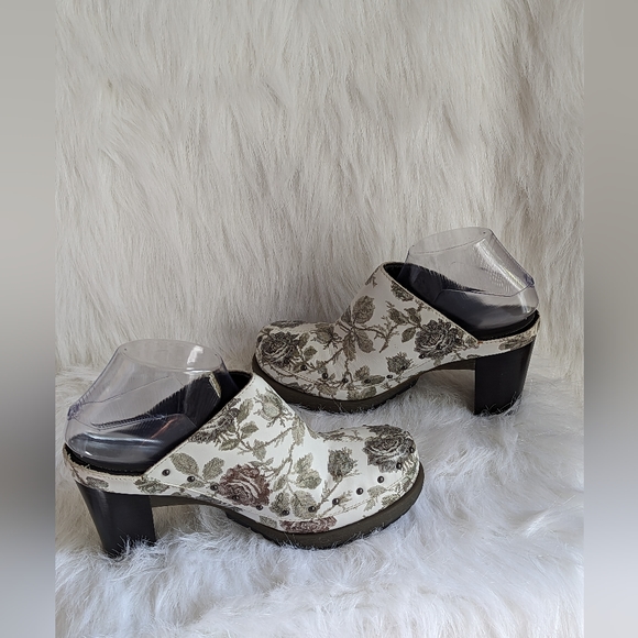 Dr. Martens Una Mules - Picture 7 of 16